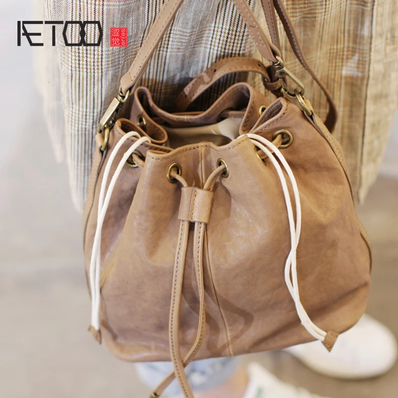 

AETOO Soft leather retro DrawString bucket bag, large capacity super fire crossbody bag, new real sheepskin woman bag