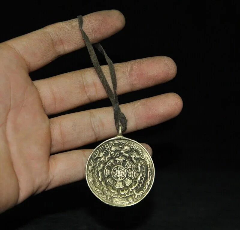 

wedding decoration Old Tibet Buddhism temple bronze 12 Zodiac Eight trigrams pattern amulet Pendant