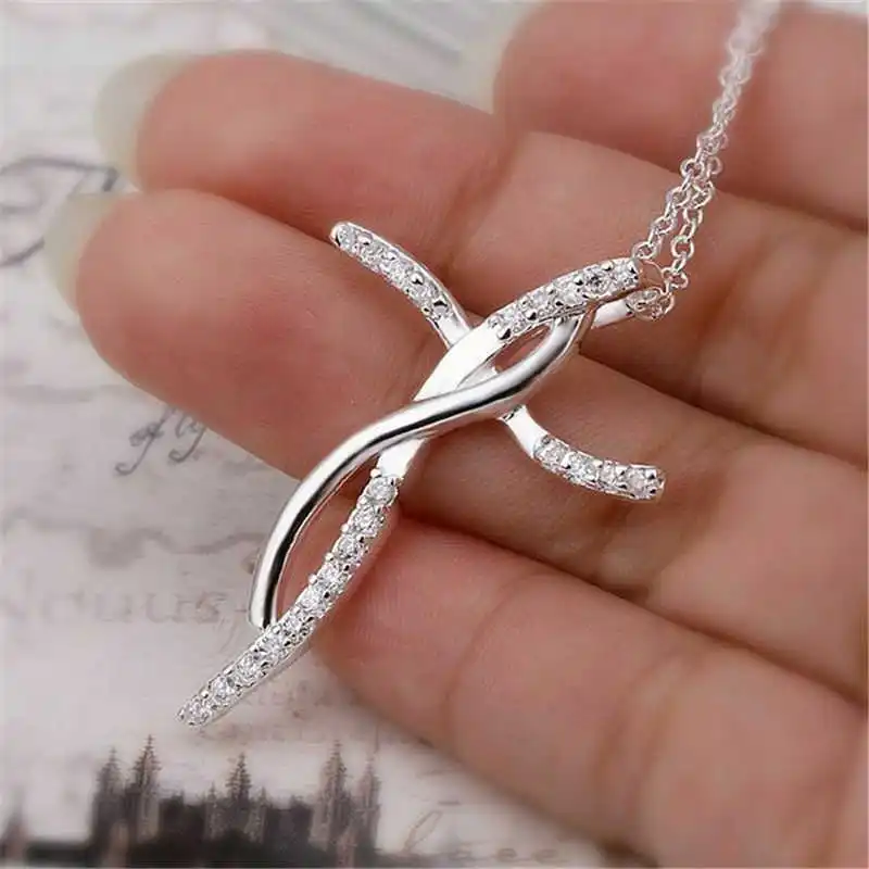 

Fashion Crystal Silver Necklace Cute Cross Rhinestone Necklaces Pendant Women Wedding Jewelry Accessories