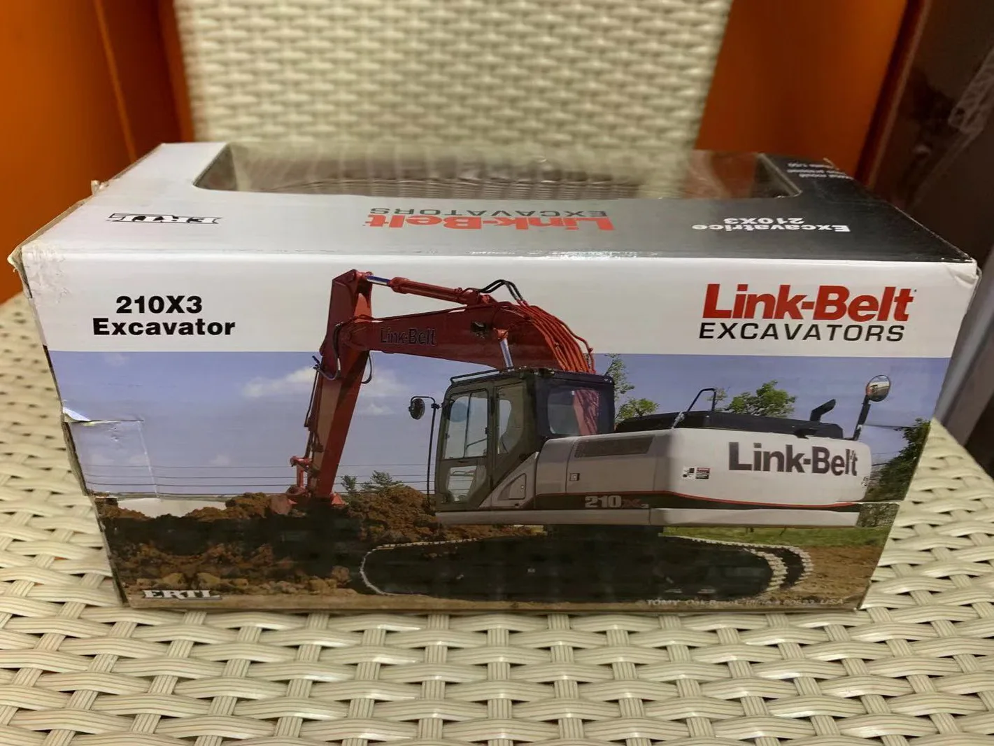 Ertl 1/50 Scale Link-Belt 210X3 Excavator Diecast Model Collection Toy Gift 