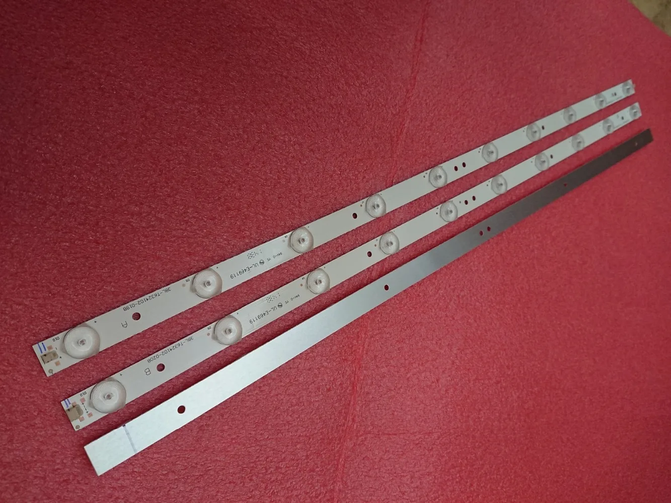 

New 20set=60pcs 10LED(3V) 632mm LED backlight strip for LE32D99 IC-B-HWK32D022B IC-B-HWK32D022A
