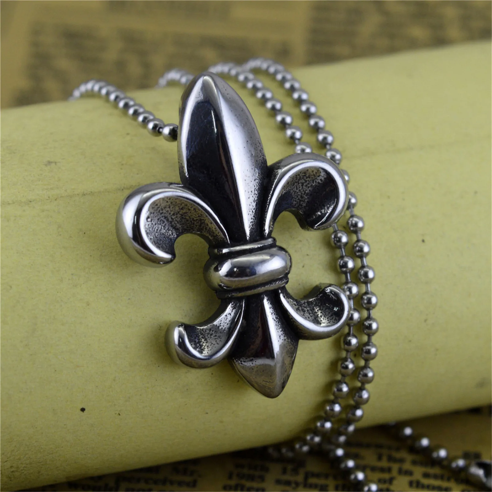 Fleur De Lis Pendant French Symbol Heraldic Heraldry Stainless Steel Iris Necklace for Men and Women Fleurdelise Fleurs Scout