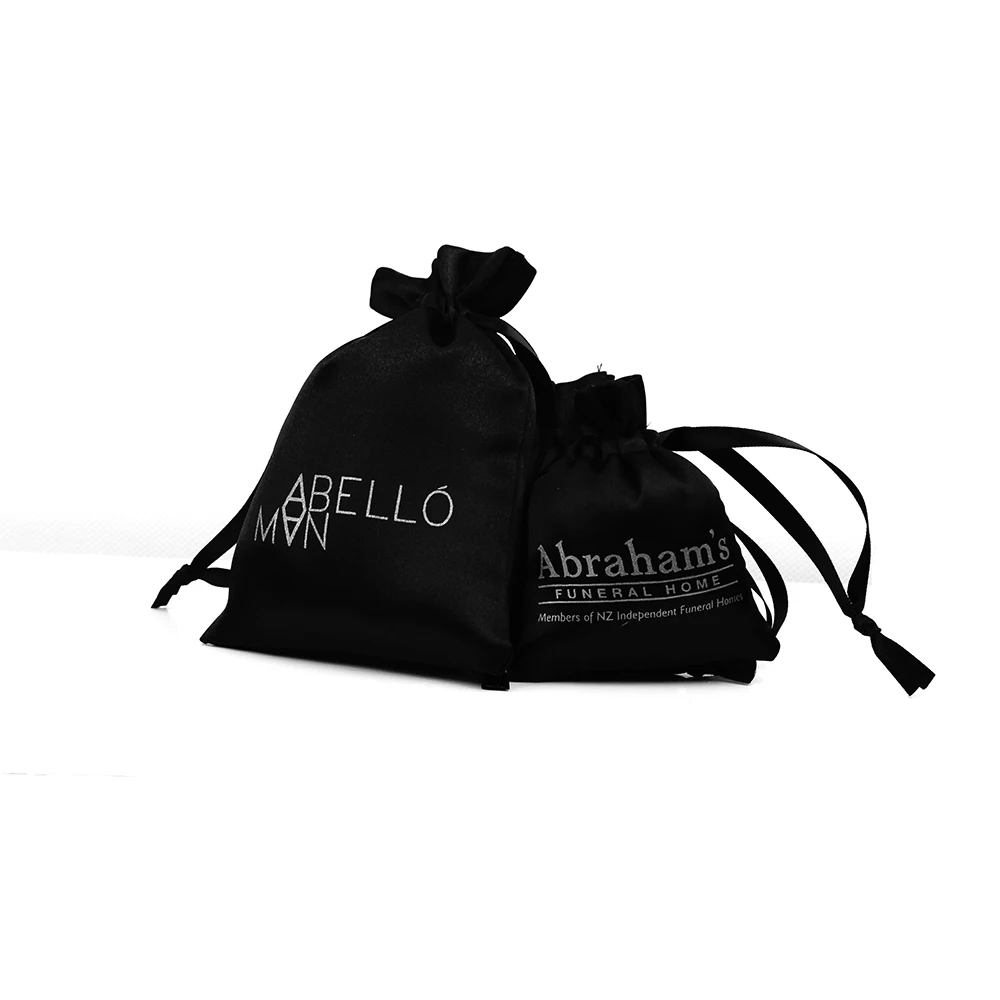 100 шт. белые атласные сумки с черным логотипом и 100 шт. Черный сумки с белым логотипом, 8*10 см Дешевые Мешки drawstring обычай украшения сумок