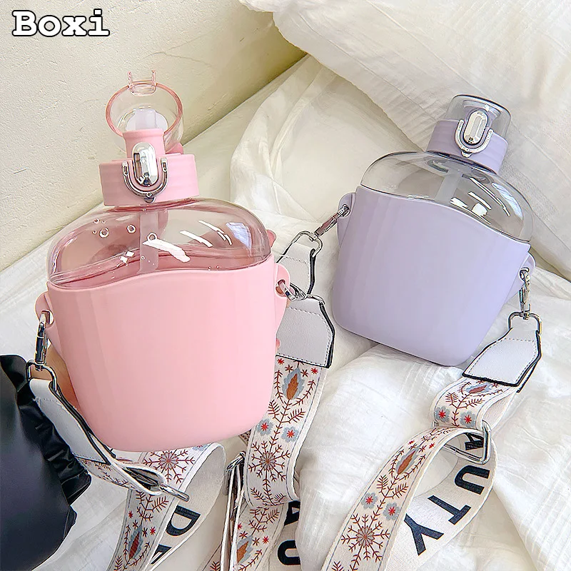 

700 ML Large Capacity Flat Plastic Water Bottles For Girls With Straw Portable Strap Outdoor Cycling Sport Drinking Water Kettle