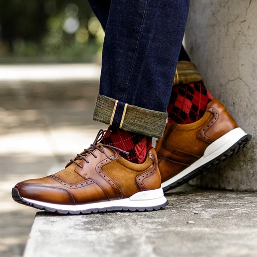 Men Brown Shoes Высококачественные мужские кроссовки из натуральной кожи с круглым носком на шнурках; повседневная спортивная обувь на плоской подошве; мужские удобные кроссовки; NHS103 - Цвет: Men Brown Shoes