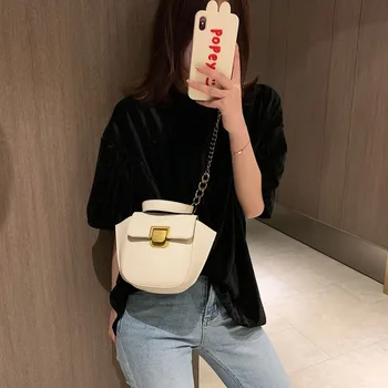 

2020 new fresh saddle bag Korean version of the fashion chain handbag simple fashion lock shoulder messenger bag