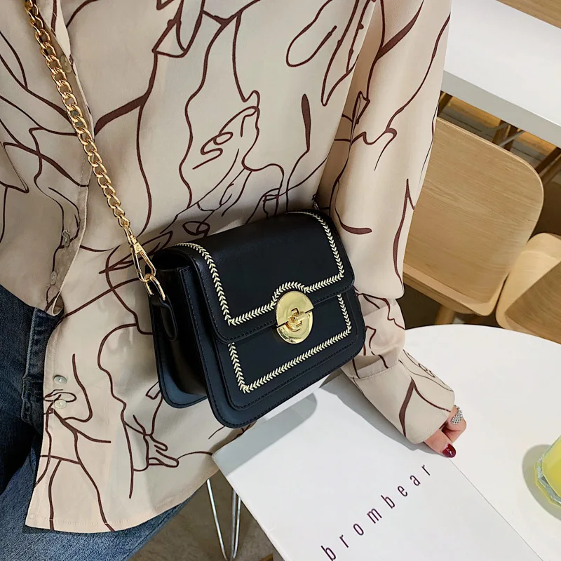 

In summer, the new color women's bag 2019 new wave Korean version of Joker shoulder slung fashion chain small square