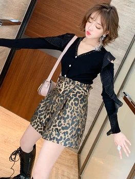 

Off-shoulder pleated ruffled sweater + high-waisted leopard-print shorts suit women's 2020 autumn and winter new