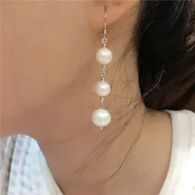

Women‘s natural Round White freshwater Pearl long earrings