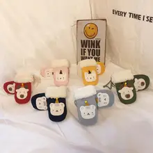 Детские толстые теплые рождественские Мультяшные перчатки для маленьких мальчиков и девочек, все относится к хлопковым зимним теплым модным перчаткам