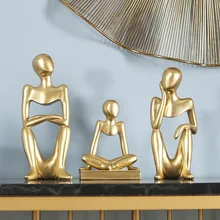 Семья из трех абстрактных золотых человек скульптура Миниатюрная модель для украшения дома аксессуары фигурки из смолы Ремесла декор стола