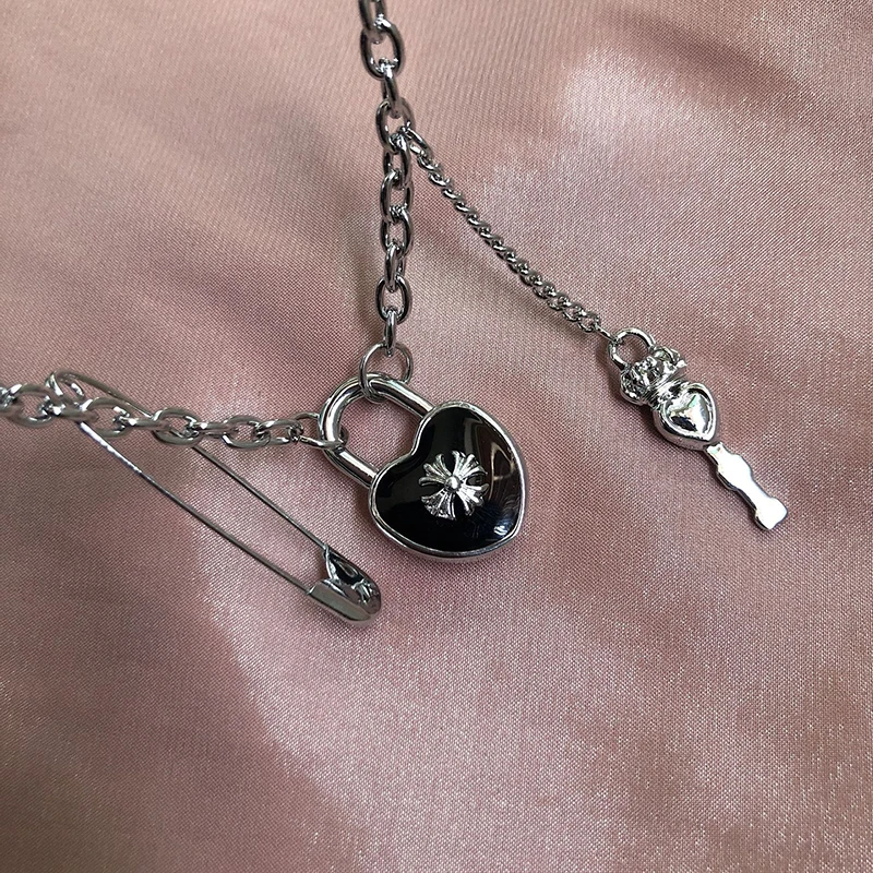 Retro Alloy Cross Heart key Pin Mash Up Choker Necklace Silver Colors Geometric Pendant Short Necklace Simple Party Jewelry Gift