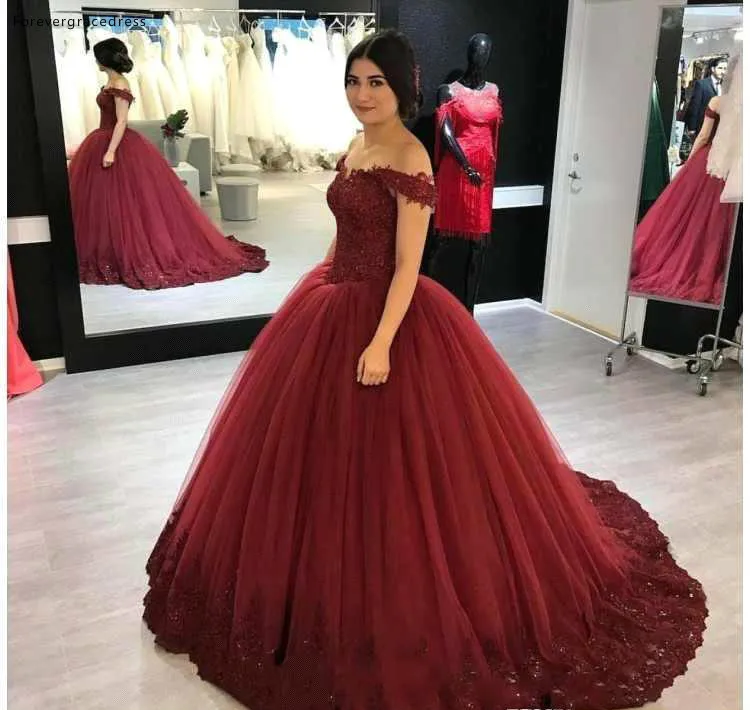 Тюль Кружева вина красное платье Quinceanera с блестками с открытым плечом; милое детское платье; 16 лет и фуршетов великолепные Vestidos De 15 Anos