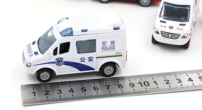 Железная модель автомобиля Чжи Зун модель 1: 64 Полицейская машина автобус серии модель сплава спортивный автомобиль есть Мужская игрушка