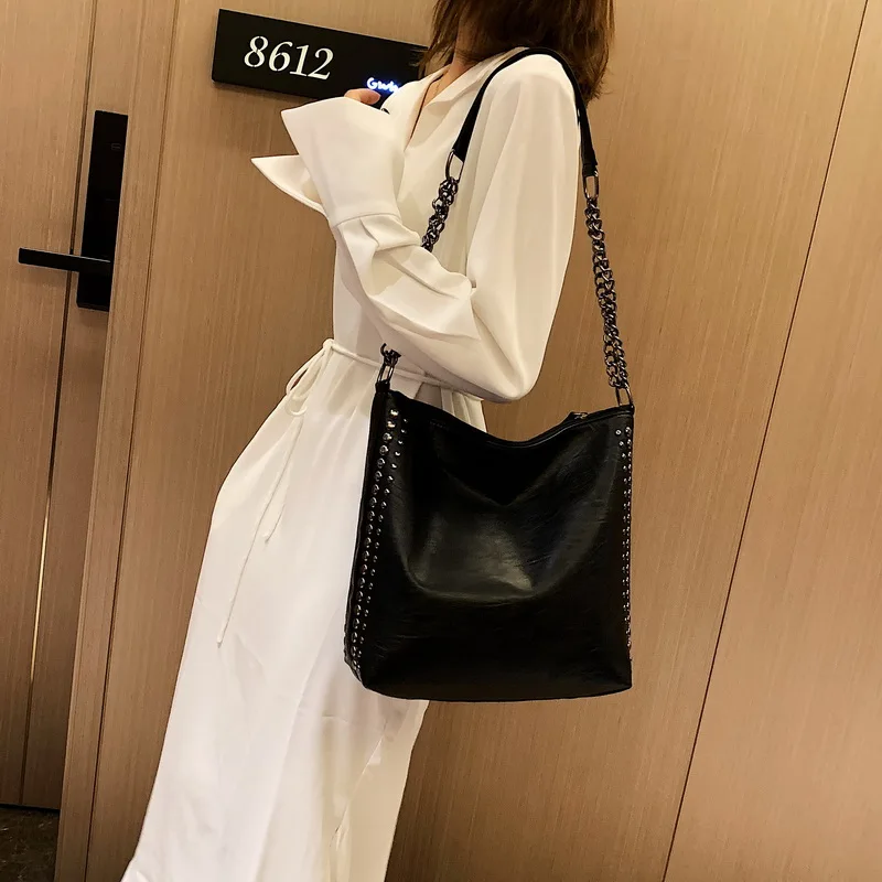 

FaFashion Retro Female Chain Tote Bag New High quality soft PU Leather rivet Women's Designer Handbag Shoulder Bags