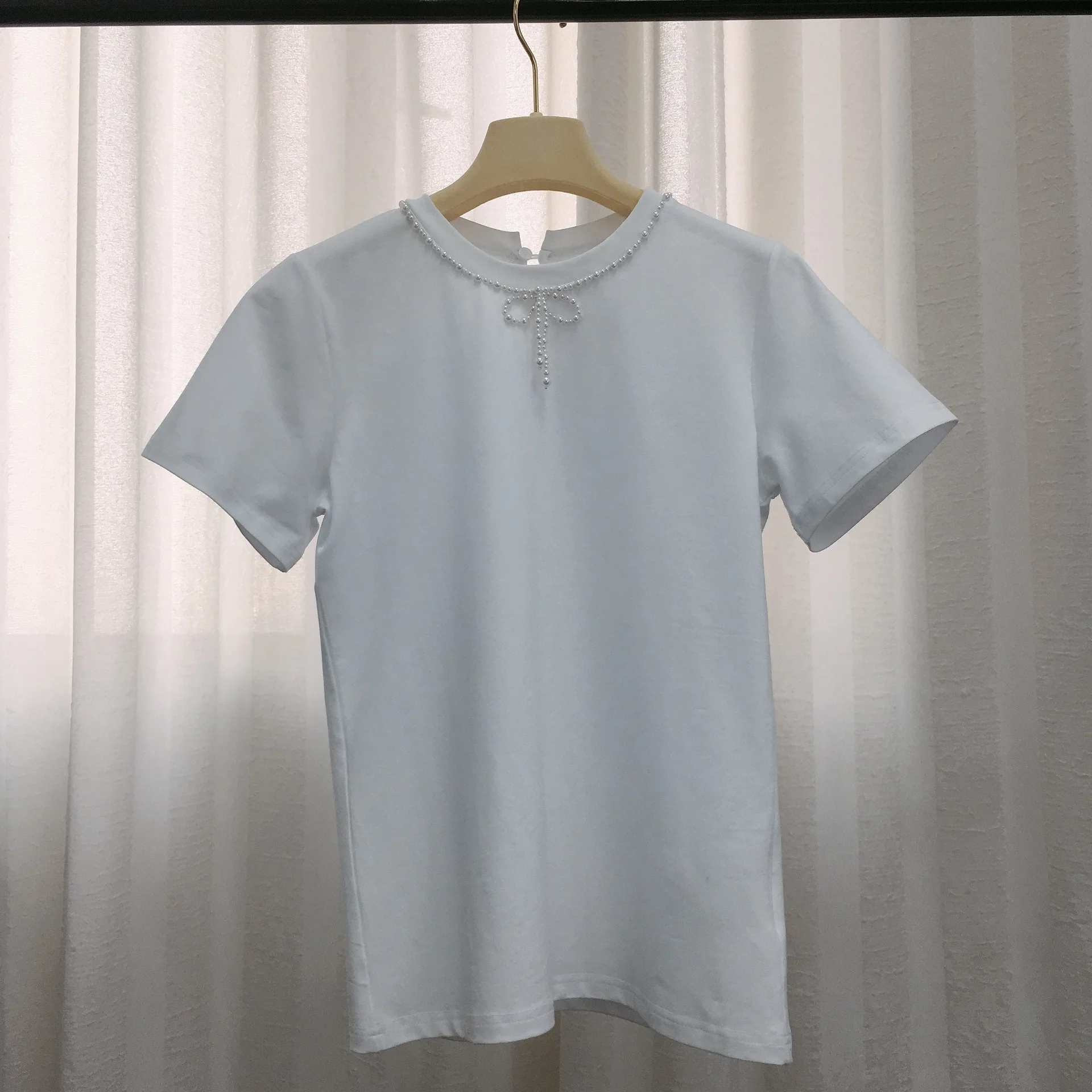 MILLO WOMEN☆Pearl Ribbon T-shirt MUSINSA | MILLO WOMEN Pearl Ribbon T-shirt [Powder Blue]
