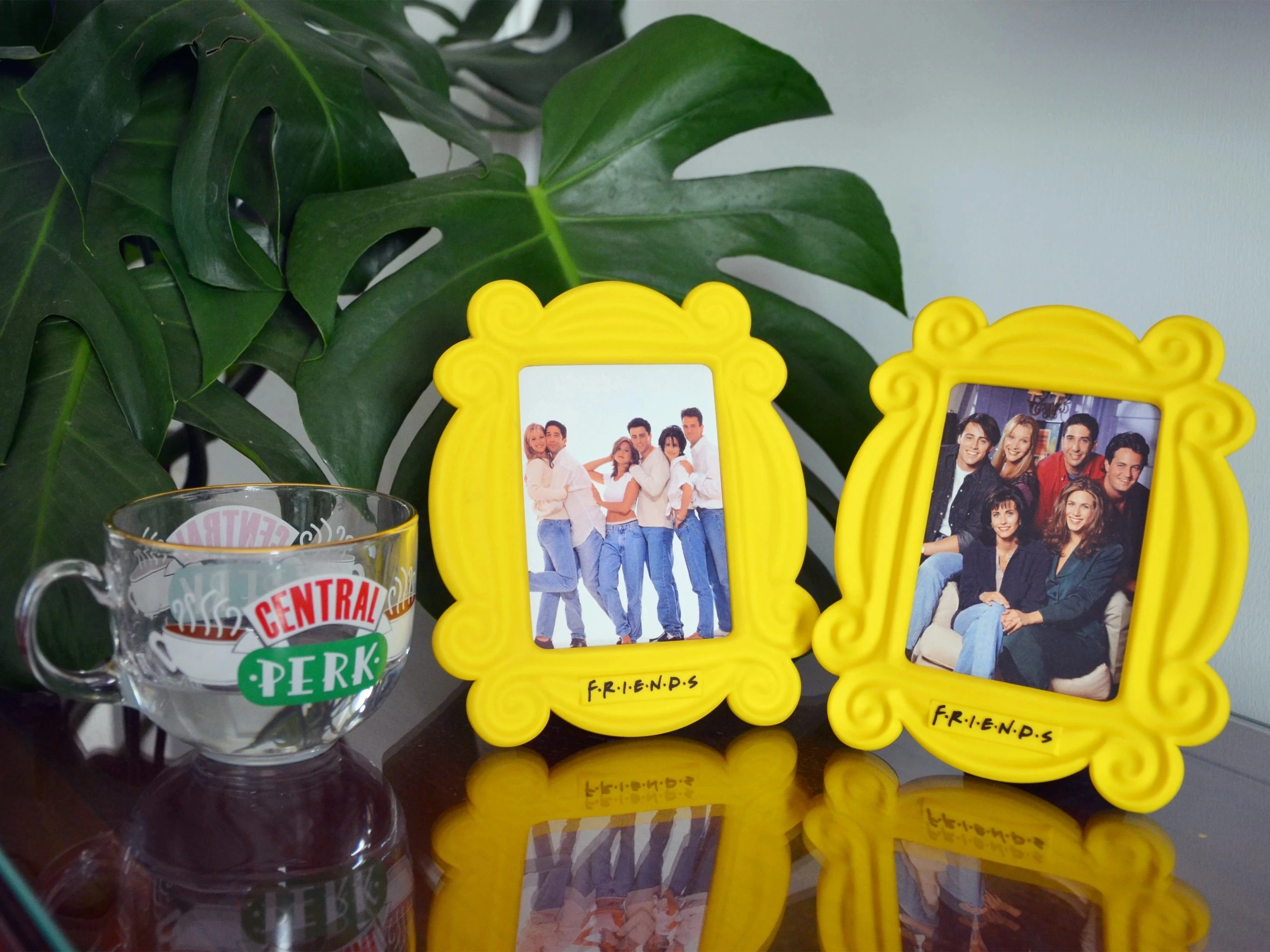 

Best Friend Photo Frame | Friend TV Series Goods Photo Frame Yellow Peephole Door Frame