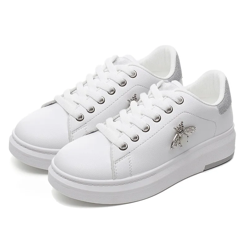 Модные кроссовки; женские кожаные кроссовки; Осенняя обувь; мягкие дышащие туфли на шнуровке; повседневная обувь на платформе; Белая обувь с пчелами и стразами - Цвет: Серебристый