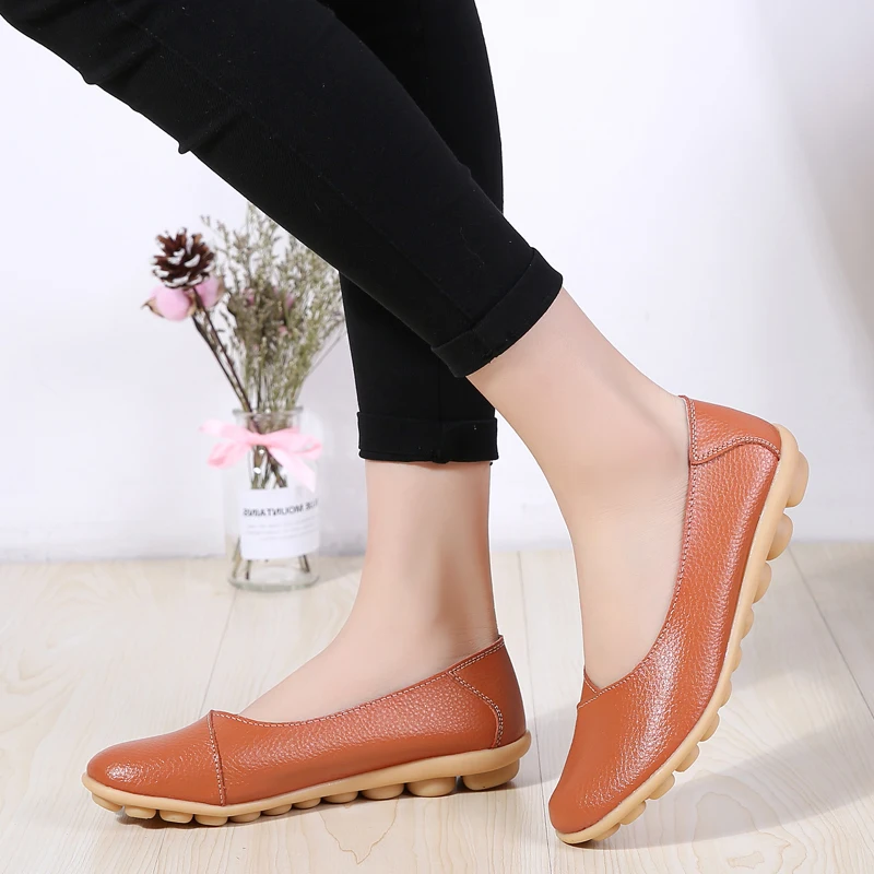 Large size women's shoes and lazy shoes comfortable Joker flat shoes autumn leather bean shoes walking shoe fashion