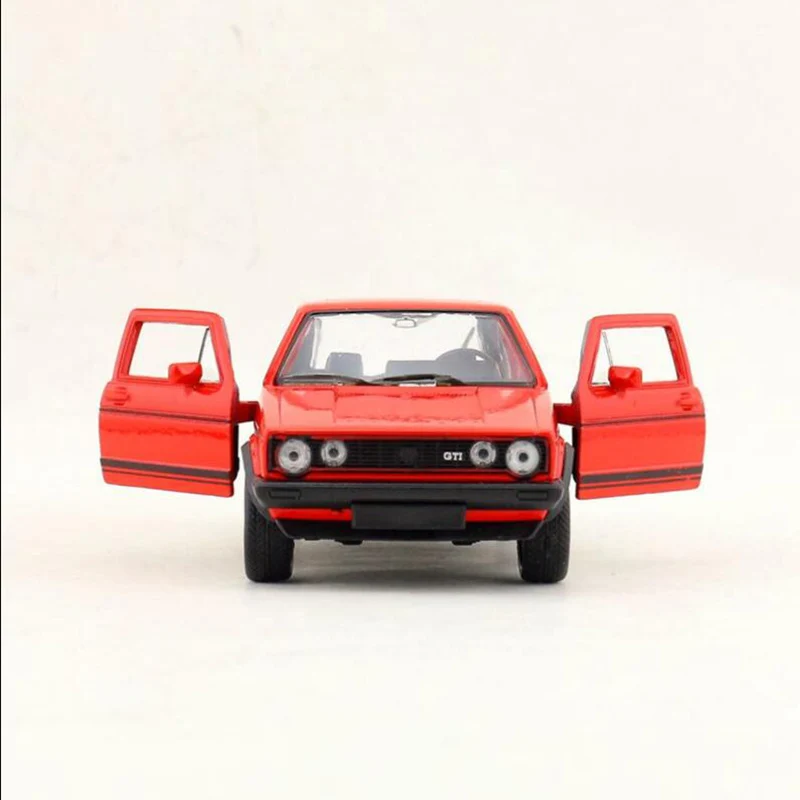 Модель автомобиля из сплава 1:36 Volkswagen Golf GTI Классическая модель Металлический
