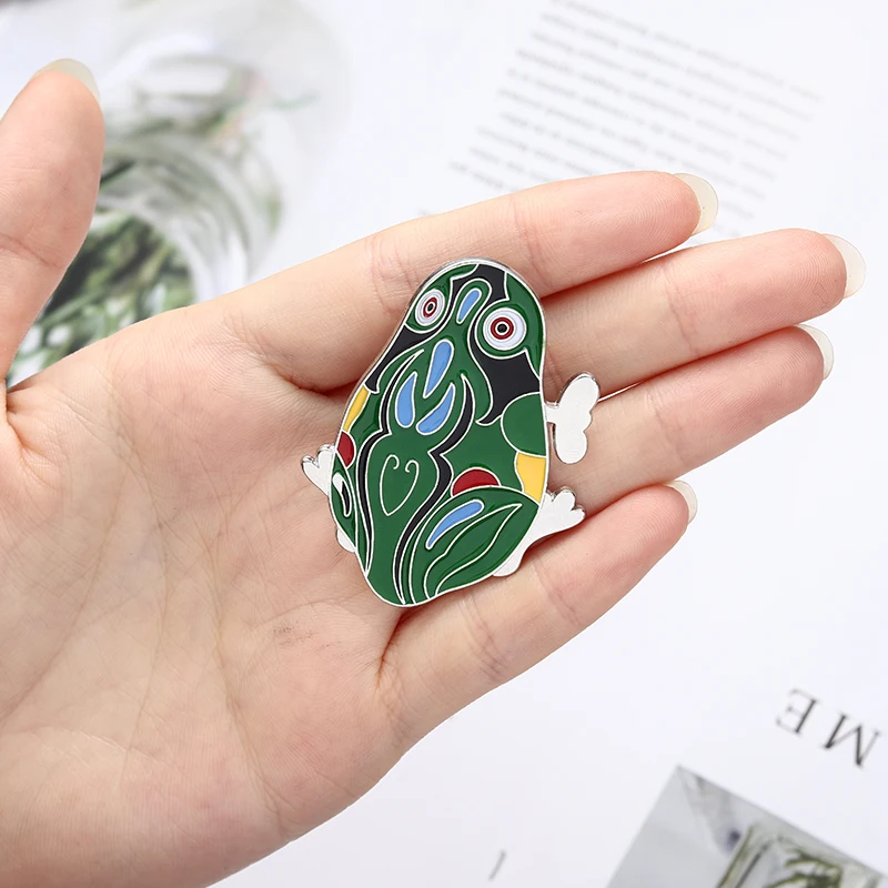 Chinese-childhood-toys-Enamel-Lapel-Pins-Clockwork-frog-Brooches-Badges-Fashion-animal-Pins-Gifts-for-Friends (3)
