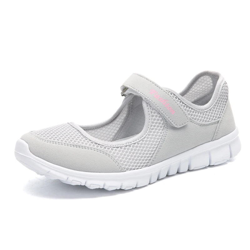 Летние дышащие женские кроссовки; здоровая прогулочная обувь; сетчатые нескользящие спортивные теннисные туфли; подарок для матери; удобная легкая обувь на плоской подошве - Цвет: gray 940