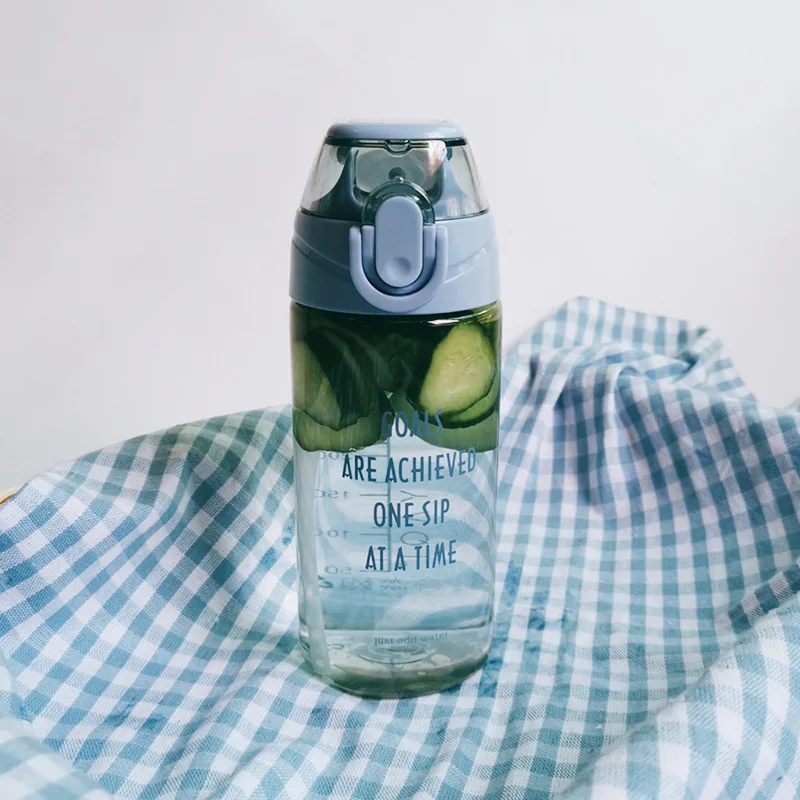 Blue 450ml Спортивный ударопрочный чайник большого объема с соломенной пластиковой чашкой маленькая свежая Студенческая портативная спортивная чашка с ручной чашкой - Цвет: Blue 450ml