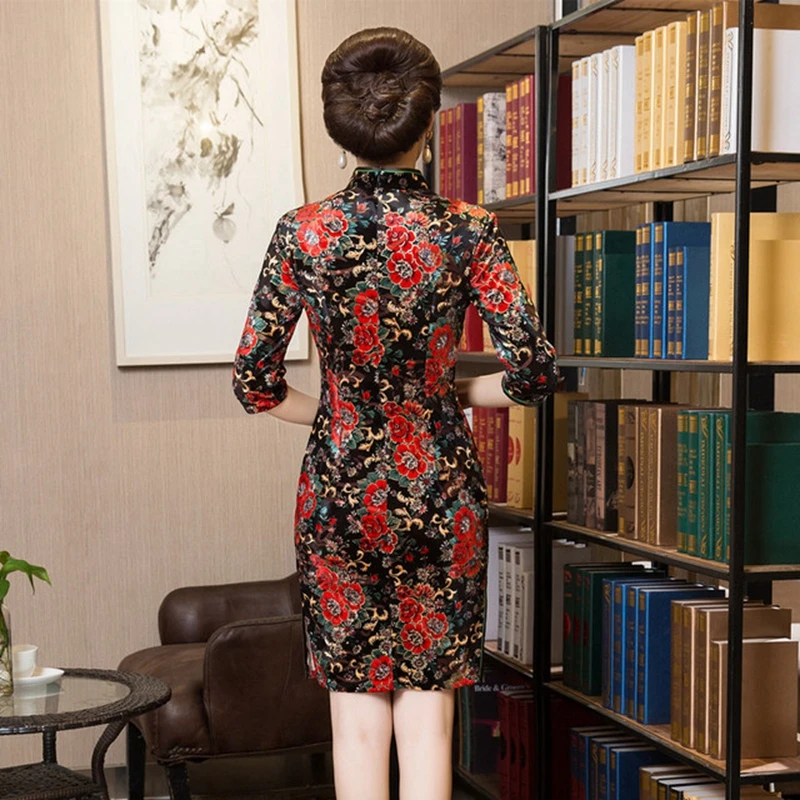 Chinese traditional style Plus size XL Red printing banquet cheongsam new seven-point sleeve long carved velvet short cheongsam