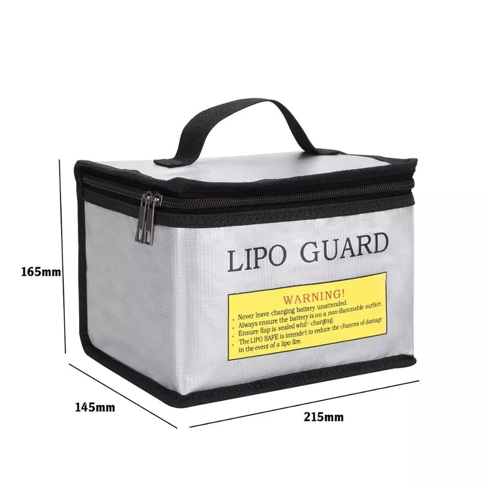 Ouverture du sac de sécurité ignifuge montrant l'intérieur rembourré pour batterie Lipo.