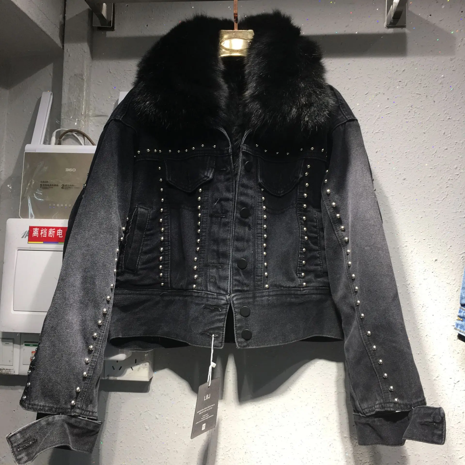 Ozhouzhan зима стиль мода большой меховой воротник однобортный заклепки толстые джинсы пальто короткое
