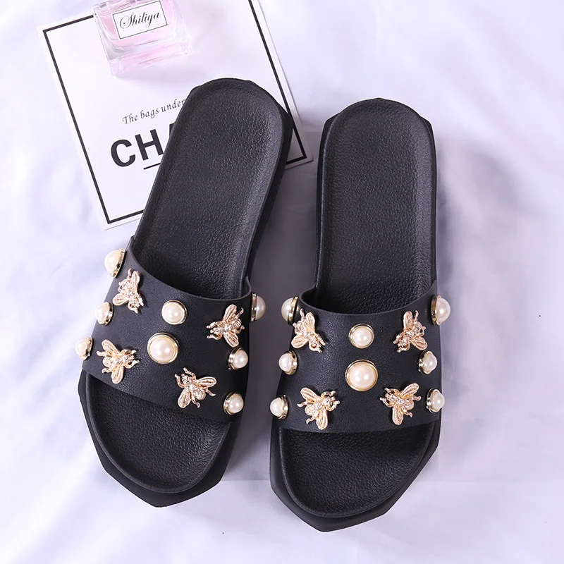 

Women Summer Slippers Summer Flat Slides Platform Slides Outdoor Anti-skidding Slip On Flip Flop Flat Slippers Bee Pearl Rivet