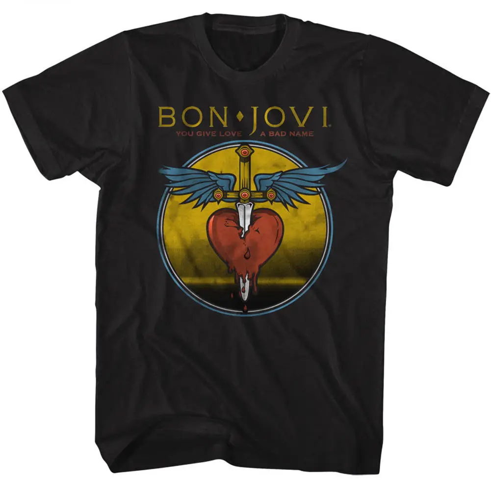 Черная футболка с надписью «Bon Jovi»