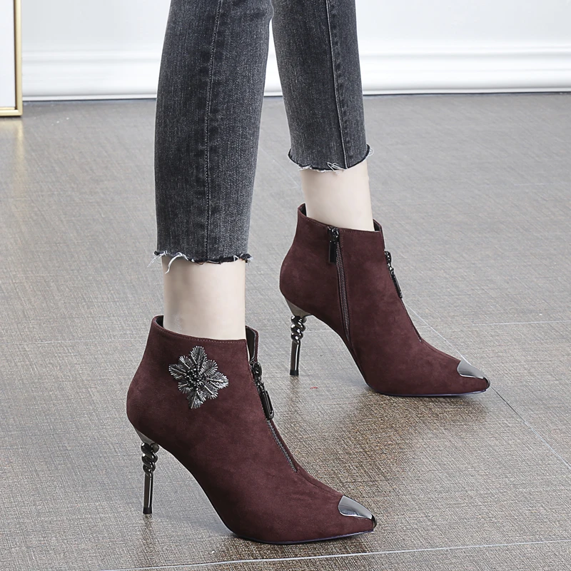 

Booties Female 2019 New Winter Pointed Stiletto Heels Female Short Tube Metal Head Martin Boots Side Zipper Bare Boots