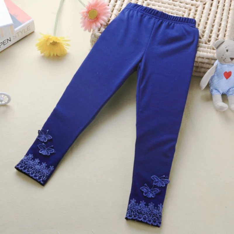 Модные эластичные детские штаны для маленьких девочек хлопковые леггинсы кружевные штаны с бабочками Капри для малышей однотонные брюки для девочек - Цвет: Синий