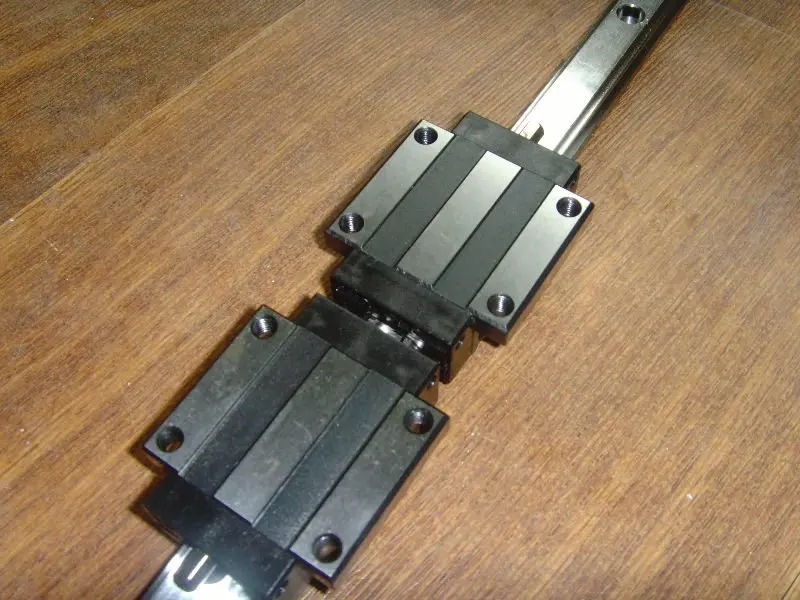 PMI linear guideway contains 4pcs of MSA20E N carriage and 2pcs of