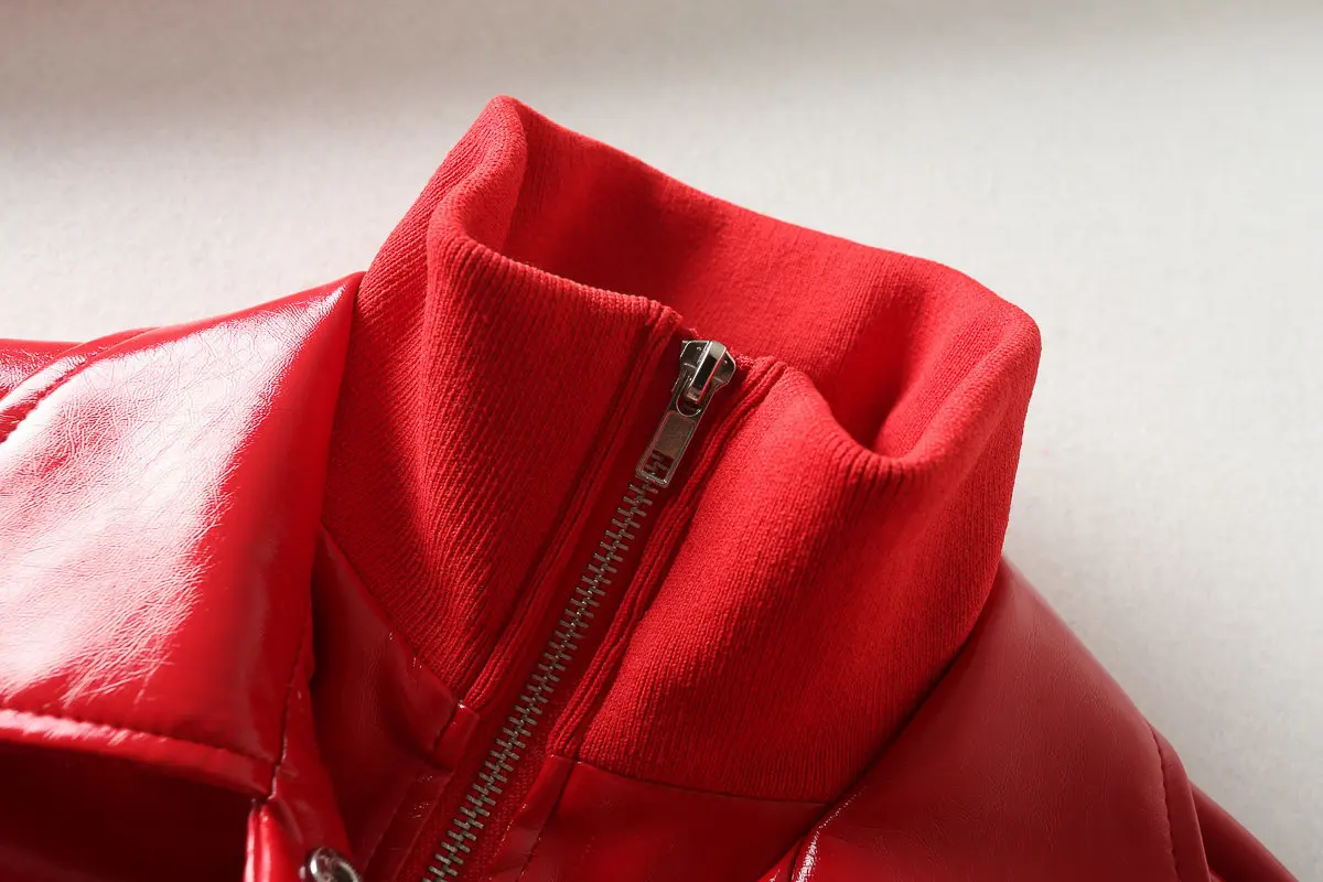 Модные красные яркие глянцевые лакированные кожаные ветровки женские европейские уличные ветрозащитные негабаритные лакированные кожаные куртки F37