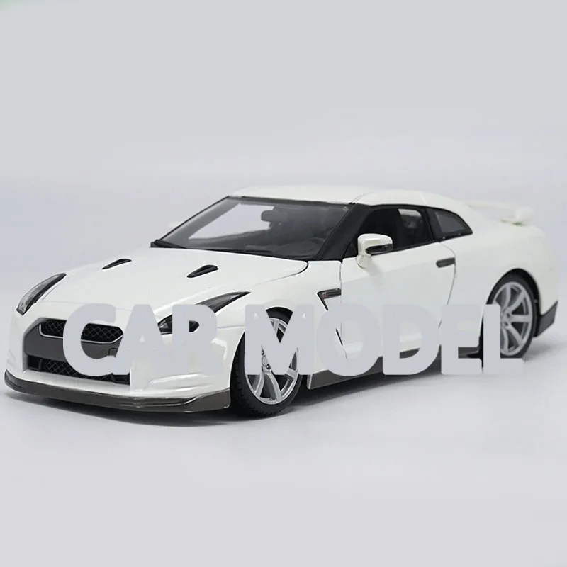 1:18 Масштаб сплава игрушечных транспортных средств GTR R35 спортивный автомобиль модель детских игрушечных автомобилей авторизованный игрушки для детей - Цвет: Белый