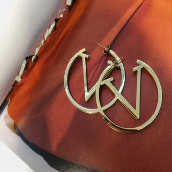 

2020 new high-end luxury V letter necklace, bag gold necklace, fashion jewelry accessories designed for women