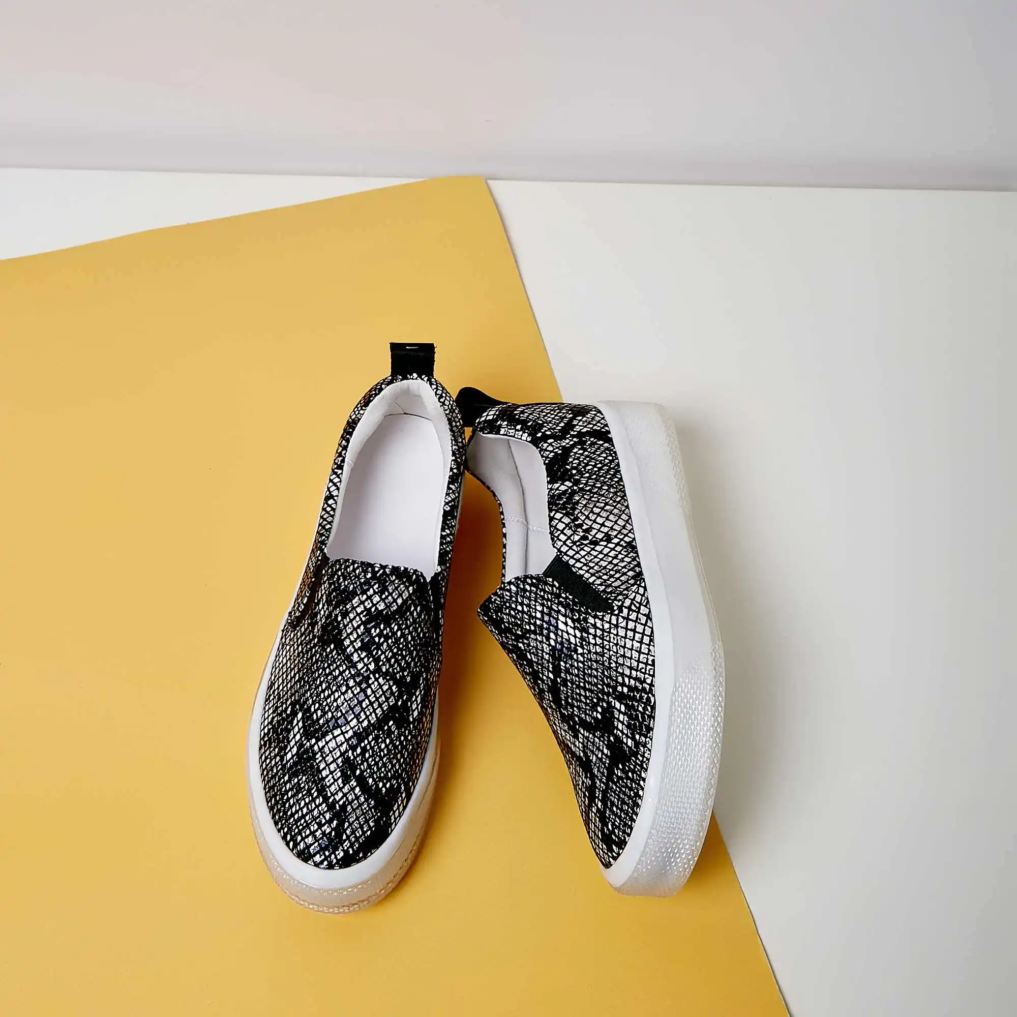 Krazing pot/Лидер продаж; Лоферы без застежки из натуральной кожи со змеиным принтом; модная Вулканизированная обувь с круглым носком на толстой подошве; maide; L01