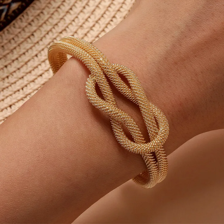 

2020 new creative Mesh Knot metal open bracelet with the same style of fashion brand bloggers bracelets for women
