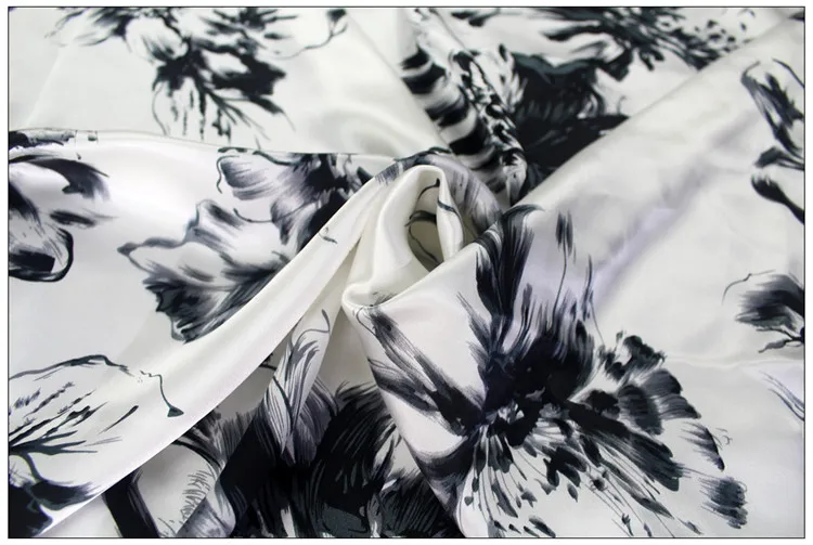 Шелковые ткани для платьев блузки шарфы Одежда метр чистый шелк атлас Шармез 16 мельница черный с цветочным принтом высокого класса