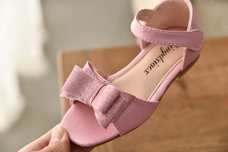 Сандалии принцессы для девочек; шикарная мягкая детская летняя обувь для свадебной вечеринки с бантом; модная милая детская пляжная обувь; сандалии