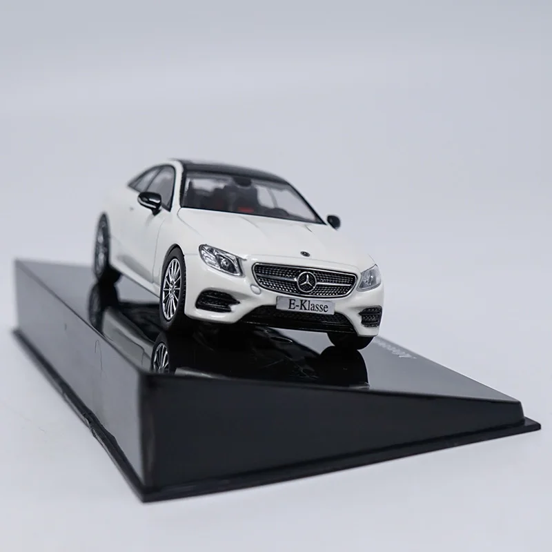 Оригинальная коробка 1:43 E300 сплавочная модель автомобиля статические металлические модели автомобилей для Коллекционные вещи подарок