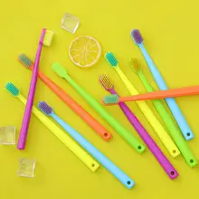 10 шт./компл. взрослых пар Яркий Цвет Фул мягкой тонкой щетиной головы Зубная щётка с отверстием гигиены ротовой полости, Семья разные цвета R3MF