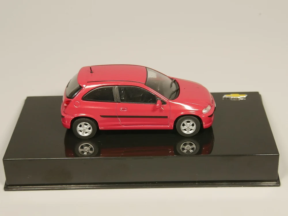 IX O 1:43 Chevrolet Celta 1,0 2000 бутик сплава игрушки для детей Детские игрушки модель оригинальной упаковки