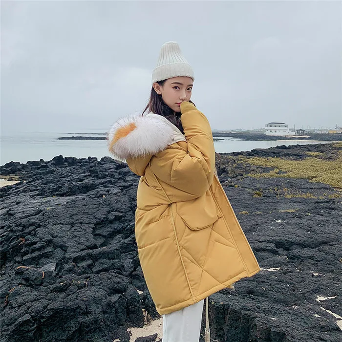Цвет: желтый Женская хлопковая куртка зимняя средней длины с меховым воротником с капюшоном, парки новая Толстая теплая куртка большого размера женское пальто JIU039 - Цвет: Цвет: желтый