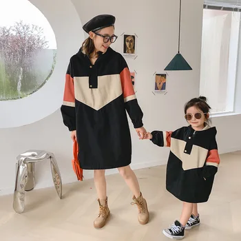 

2020 autumn parent-child girls long-sleeved color block hooded sweater