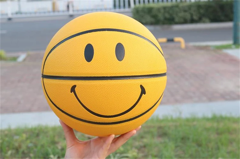 Kinderbasketball mit lächelndem Gesicht Smiley Ball Kinderspielzeug 