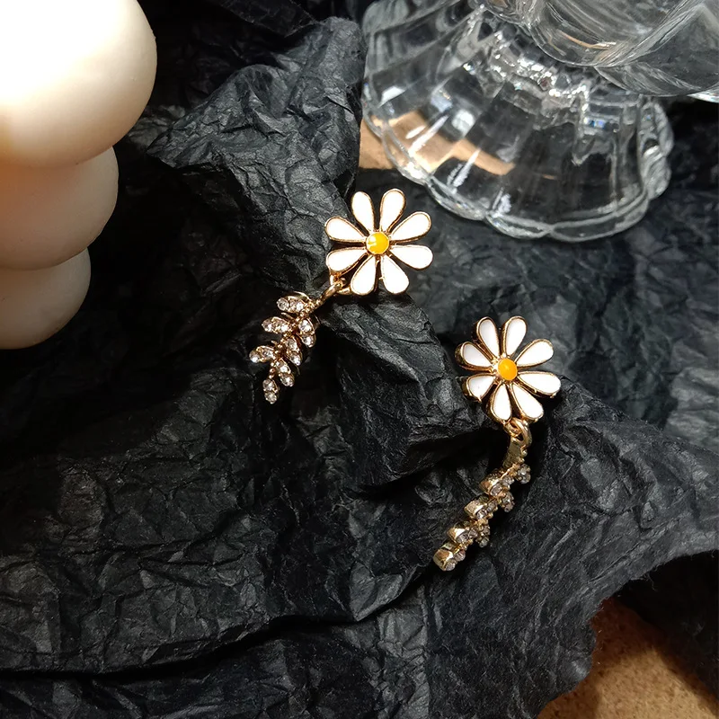 

2020 New Sweet Rhinestone Crystal Leaf Tassel Dangle Earrings Women Fashion Cute Enamel Flower Earring Jewelry Pendientes