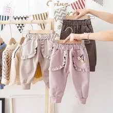 Зимние штаны-шаровары из плотного бархата для маленьких девочек; Осенние теплые брюки; детские длинные штаны принцессы с оборками и карманами; WT986